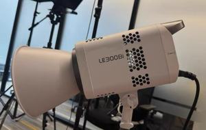 Luz de video LED Godox LE300Bi usada, iluminación continua de estudio, lista para enviar, sin soporte ni softbox. - Product Image 3