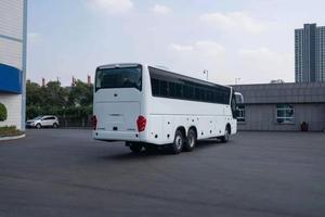 Autobus di nuovo arrivo usato con guida a destra Autobus a doppio asse posteriore Autobus auto 65 posti per la vendita
