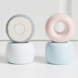 Support de brosse à dents en céramique miniature nordique en gros, forme ronde, en ensembles de salle de bain colorés - Product Image 6