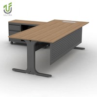 Bureau de direction de luxe gris moderne IULTRA, table de PDG en forme de L avec fente de gestion des câbles