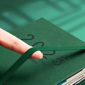 Agenda hebdomadaire en cuir personnalisé 2025 - Une page par jour - Gestion du temps sur 365 jours pour les femmes et les hommes de bureau - Product Image 2