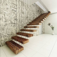 Escalier flottant moderne en bois avec marches décoratives, design international, escalier intérieur invisible en métal massif
