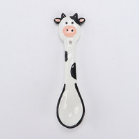 Adorable pot de rangement en céramique en forme de vache avec des taches noires et un nez rose pour ranger des biscuits, des bonbons ou de petits articles de cuisine