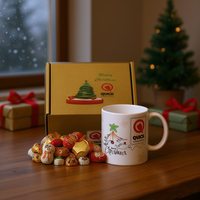 Ensemble cadeau de Noël personnalisable et lavable à marque blanche, avec tasse en céramique imprimée par transfert thermique et bonbons au chocolat faits sur mesure