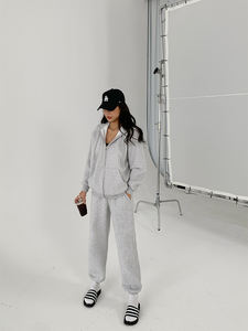 <span class=keywords><strong>OEM</strong></span> Vente en gros personnalisé Poche zippée Ensemble sweat à capuche avec fermeture éclair complète Sweatshirts à capuche Ensemble deux pièces pour femmes - Product Image 4