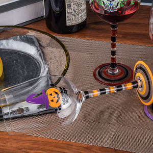Copas de Vino Pintadas a Mano para Halloween, Copas con Diseño de Calavera, Fantasma y Castillo, Copas de Vino Tinto con Tallo Rayado para Regalos y Decoración de Fiestas - Product Image 4