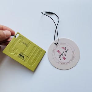 Etiquetas Colgantes Personalizadas con Relieve - Etiquetas Texturizadas con Grabado para Marcas de Ropa, Bolsas y Prendas - Product Image 6