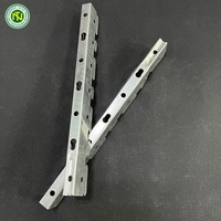 Profilés de fixation pour plaques de plâtre : profilés double rainuré, profilés Omega, profilés d'angle et montants, à prix de gros compétitif