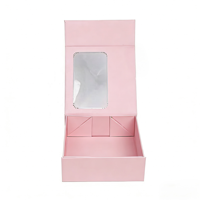 Boîte cadeau pliable de luxe personnalisable avec grand couvercle magnétique rose, finition brillante ou mate avec lamination UV avantageuse