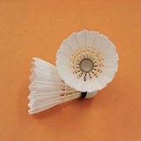 Volant de badminton en plumes d'oie et base en liège double couche, T-4 Grade B Haute Stabilité, Volants d'entraînement OEM/ODM Personnalisés