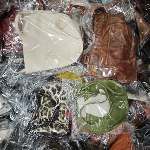 กระเป๋าถือแบรนด์เนมมือสองสุดหรูจากอิตาลี บรรจุกล่อง ขายเป็นกล่อง - Product Image 1