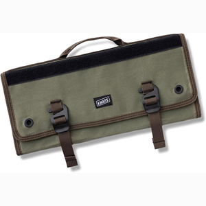 Échantillon gratuit - Rouleau à couteaux de chef en toile cirée - 15 emplacements pour couteaux, porte-cartes et poche zippée, cuir véritable et boucles en laiton - Product Image 1