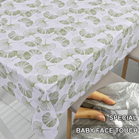 Couverture de table rectangulaire en vinyle de luxe imperméable en plastique pvc pour banquet personnalisée