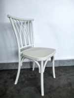 Chaise en résine plastique blanche empilable de haute qualité 800 lbs pour banquets, événements, mariages et fêtes, modèle X-Back, vente en gros