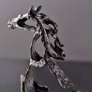 Adornos de caballo huecos de metal pintado de primera calidad, figuras creativas de animales de hierro para el hogar, regalos de negocios - Product Image 4