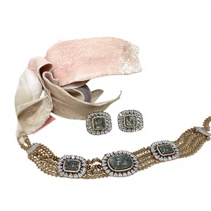 Precioso conjunto de collar y aretes chapados en oro de primera calidad, con diseño delicado y fusionado, para bodas, colección para mujer. - Product Image 2