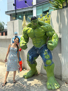 Estatua de Hulk de Fibra de Vidrio Personalizable, Resistente al Agua para Exteriores - Product Image 1