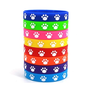 Bracelet en silicone pour fête canine avec motif patte de chien, bracelet en caoutchouc personnalisable pour animaux de compagnie, idéal pour les fêtes sur le thème des chiens - Product Image 1