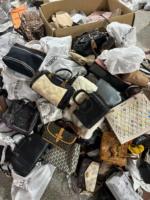 Lot en gros de sacs à main assortis sans marque, styles variés, sacs pour femmes, pack en vrac pour les magasins de discount, les revendeurs et les exportateurs