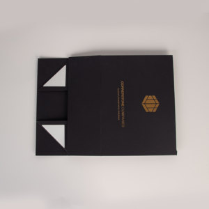 高级定制徽标 UV 环保豪华大号哑光硬纸盒纸板黑色可折叠空纸盒磁力闭合礼品盒 - Product Image 5