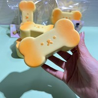 Best-seller : Squishy en PU créatif et mignon, en forme d'os de dessin animé, imitation pain, à rebond lent, doux et moelleux, effet beurre