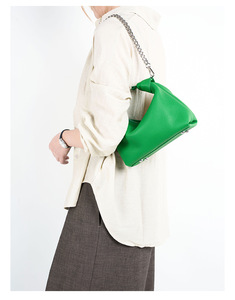 Sacs à main pour femmes en cuir véritable et daim, personnalisables, de style rétro, de haute qualité, vente en gros - Product Image 6