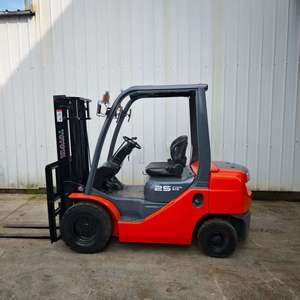 Japan Original Used Toyota 2.5 Ton Diesel <b>Forklift</b> Powerful Engine for Light-Heavy Cargo Handling - Product Image 2
