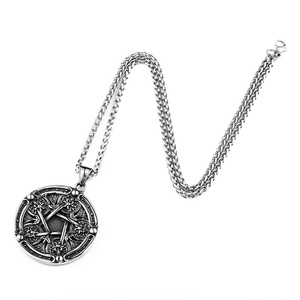 Colgante de regalo para hombre Yunnique, de acero inoxidable 316L, con diseño de rueda solar vikinga y runas Elder Futhark, tallado hueco, estilo gótico vintage. - Product Image 3