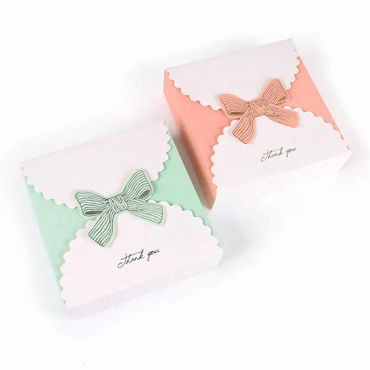 Feuille d'or de luxe merci mariage fantaisie nœud papillon boîte à bonbons petite boîte en carton pliante boîte de papier d'emballage de collation cuite à la main