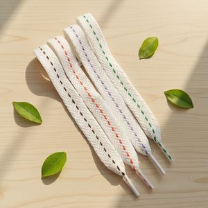 Lacets larges de 15 mm avec point de jonction central et ligne rouge en sangle de polyester - Product Image 2