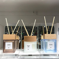 Bouteille de diffuseur de roseau d'arôme d'air de luxe de parfum carré de 50ml 100ml 150ml avec le chapeau en bois