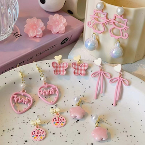 Pendientes de Moda con Lazo Rosa y Corazón, Estilo Dulce y Lindo, Diseño Exclusivo y Elegante para Mujer - Product Image 1