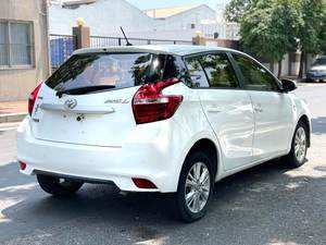 Toyota Yaris 2016 en Buen Estado, 1.5L CVT LHD, Hatchback de <span class=keywords><strong>Segunda</strong></span> <span class=keywords><strong>Mano</strong></span>, Autos Usados Listos para Exportar Directamente al <span class=keywords><strong>Mercado</strong></span> de Ghana y Nigeria - Product Image 3