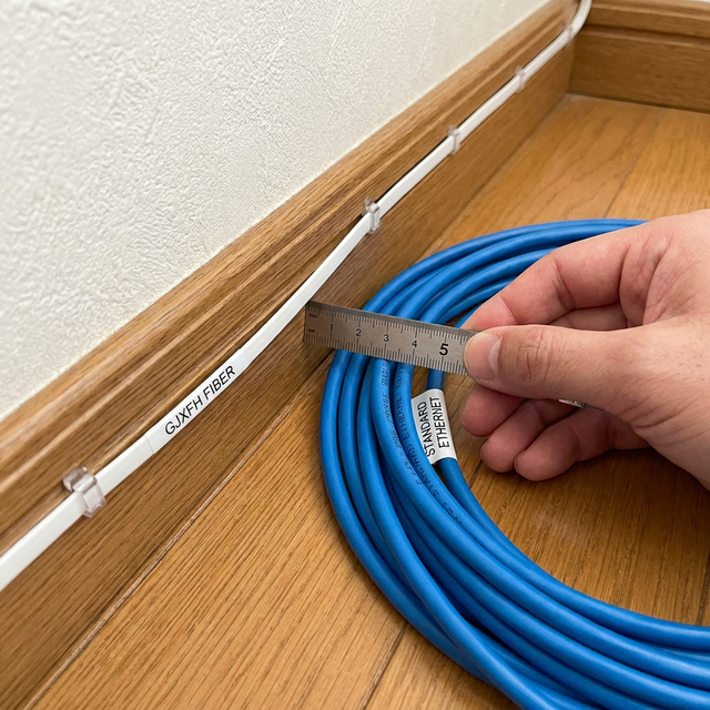 ZAWEDA Brand FTTH 1/2/4 Core Single Mode PE Optical Fiber Drop Cable with Steel Wire in Wooden Reel for Communication Purposes