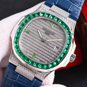 Montre mécanique de luxe pour hommes avec lunette plaquée or et cristal saphir, exsudant une élégance professionnelle. - Product Image 2