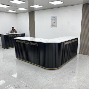 Gebogene Empfangstheke mit <span class=keywords><strong>LED</strong></span>-Streifenbeleuchtung Schwarze Geriffelte Front Marmorplatte Kassenbereich für Einzelhandelsgeschäfte Bäckereien Cafés - Product Image 3