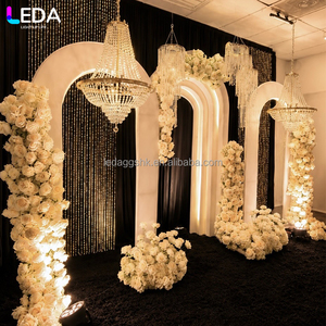 Decoración LEDA para Bodas en Interiores, Nuevo Diseño Moderno, Clásico y Sencillo, Fondo LED Blanco con Cortina de Cuentas - Product Image 3