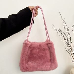 <span class=keywords><strong>Sac</strong></span> fourre-tout en <span class=keywords><strong>fausse</strong></span> <span class=keywords><strong>fourrure</strong></span> tendance pour femmes, texture douce, <span class=keywords><strong>bandoulière</strong></span> fine, élégant, pour le quotidien, les trajets, le shopping, les voyages, <span class=keywords><strong>sac</strong></span> à <span class=keywords><strong>bandoulière</strong></span> - Product Image 6