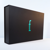 Boîte magnétique pliable portable de luxe en carton rigide mat avec couvercle gaufré or et support arrière en carton noir pour shampoing
