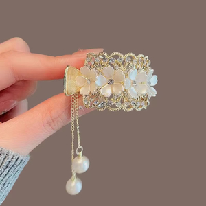 Élégante pince à cheveux latérale de style coréen avec longue chaîne de perles et pompon pour femmes, accessoires pour cheveux - Product Image 2