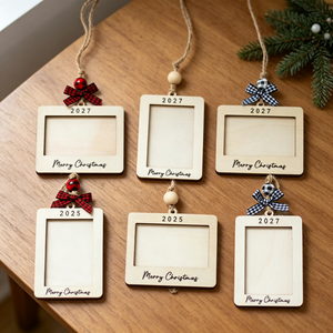 Cornici Fotografiche Natalizie Personalizzabili in Legno Ecologico da Appendere con Fiocco per Casa, Regalo e Decorazioni Natalizie - Product Image 3