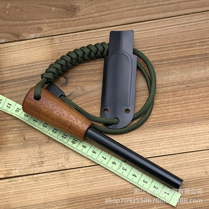 Allume-feu en tige de magnésium avec manche en bois et grattoir en acier inoxydable, outil de survie et de camping 10100 - Product Image 1