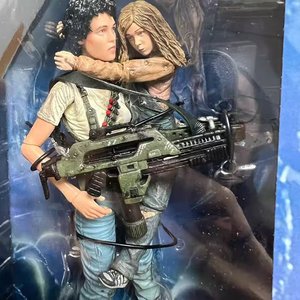NECA Alien 2 Ellen Ripley Tía y Niña <span class=keywords><strong>Pequeña</strong></span> Set Doble Figura de Acción de PVC y Juguete de Dibujos Animados Altura Total 7 Pulgadas - Product Image 3