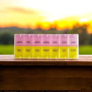 Usine d'impression OEM Vente en gros <span class=keywords><strong>Pilulier</strong></span> portable de voyage 7 jours Organisateur hebdomadaire Boîte à pilules en plastique 7 grilles - Product Image 2