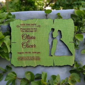 Tarjeta de Invitación de Boda o Compromiso de Madera Tallada Estilo Bosque con Diseño de Flor Eterna, Invitación Rectangular Hecha a Medida - Product Image 4