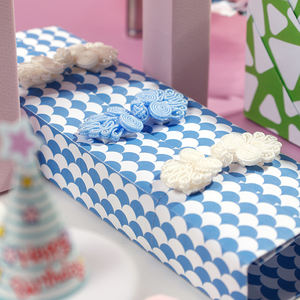 Rollo de papel de regalo de embalaje personalizado de lujo 43*300cm de 80g de papel revestido al por mayor - Product Image 2