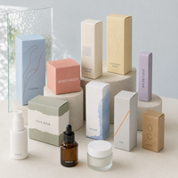Hochwertige Versandkartons für Sensitive Hautpflege mit Prägung, Barriere-Creme, Reiniger, Serum, SPF und Individuellen Etiketten