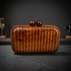 Bolso de Mano de Madera Pulida Hecho a Mano, Diseño Rectangular Minimalista, Cierre de Nudillo, Color Sólido - Product Image 1