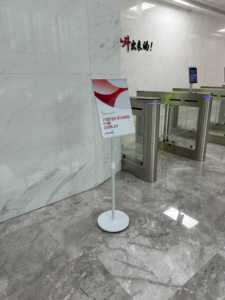 Support de signalisation rétractable portable |   Panneau de signalisation en acier noir/blanc pour entrée de magasin, côté étagère, réunion d'affaires - Product Image 5