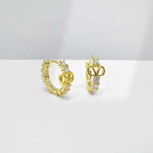 Precio al por mayor: Pendientes de aro de plata 925 con oro rosa, facetados, elegantes, coreanos, sencillos, modernos y únicos. - Product Image 1